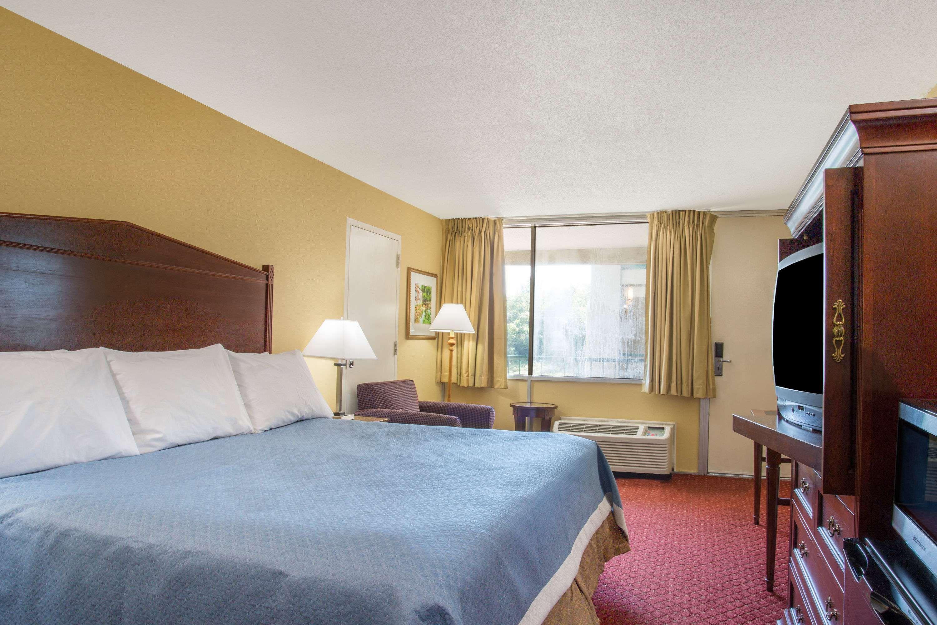 Days Inn By Wyndham Washington Dc/Gateway Exterior foto