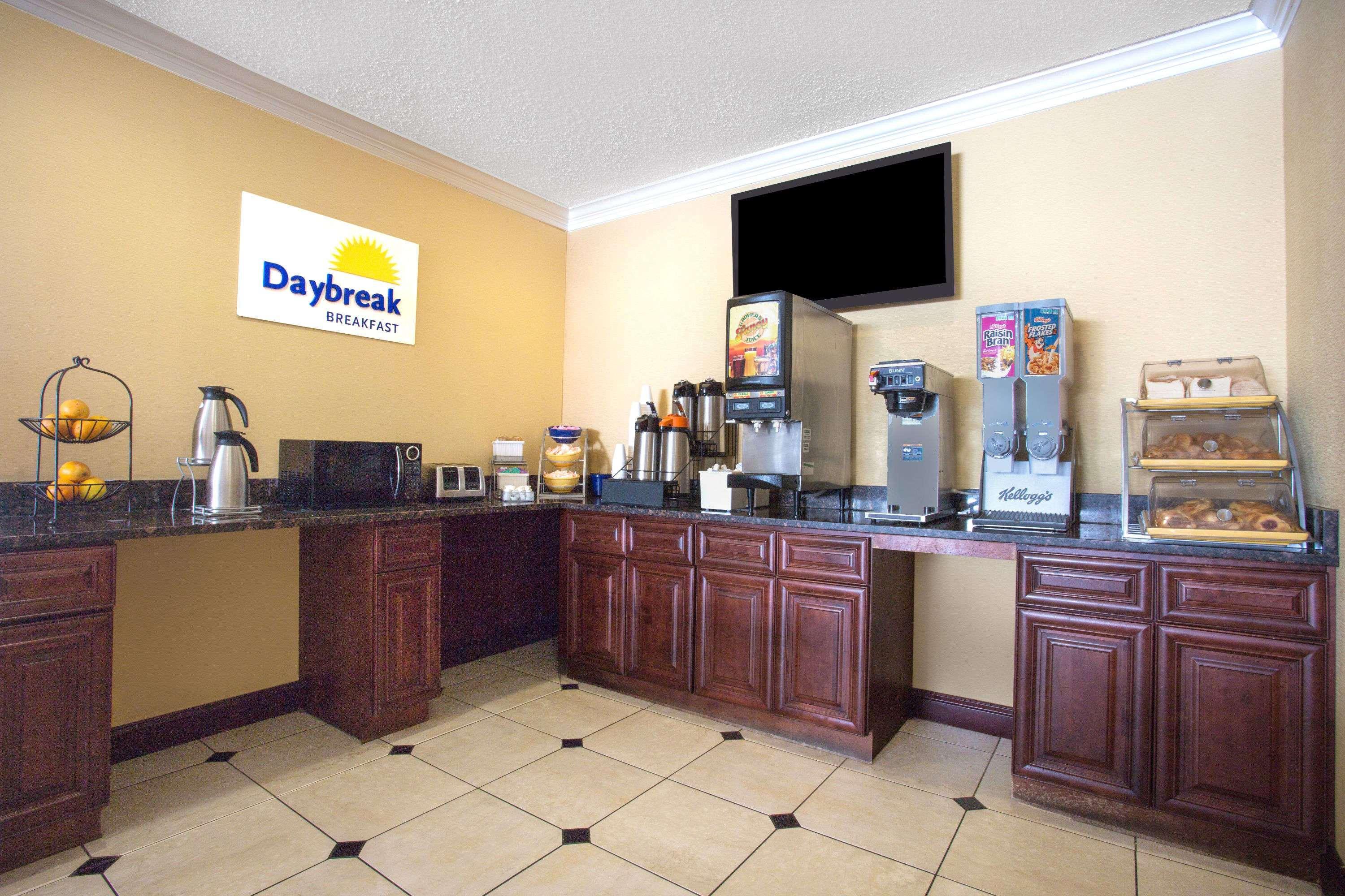 Days Inn By Wyndham Washington Dc/Gateway Exterior foto
